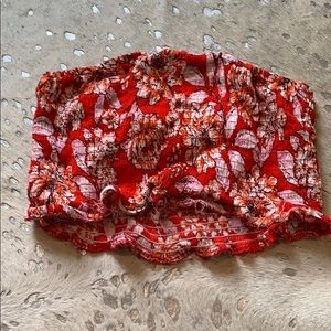 Lyon 8 Floral Crop Top